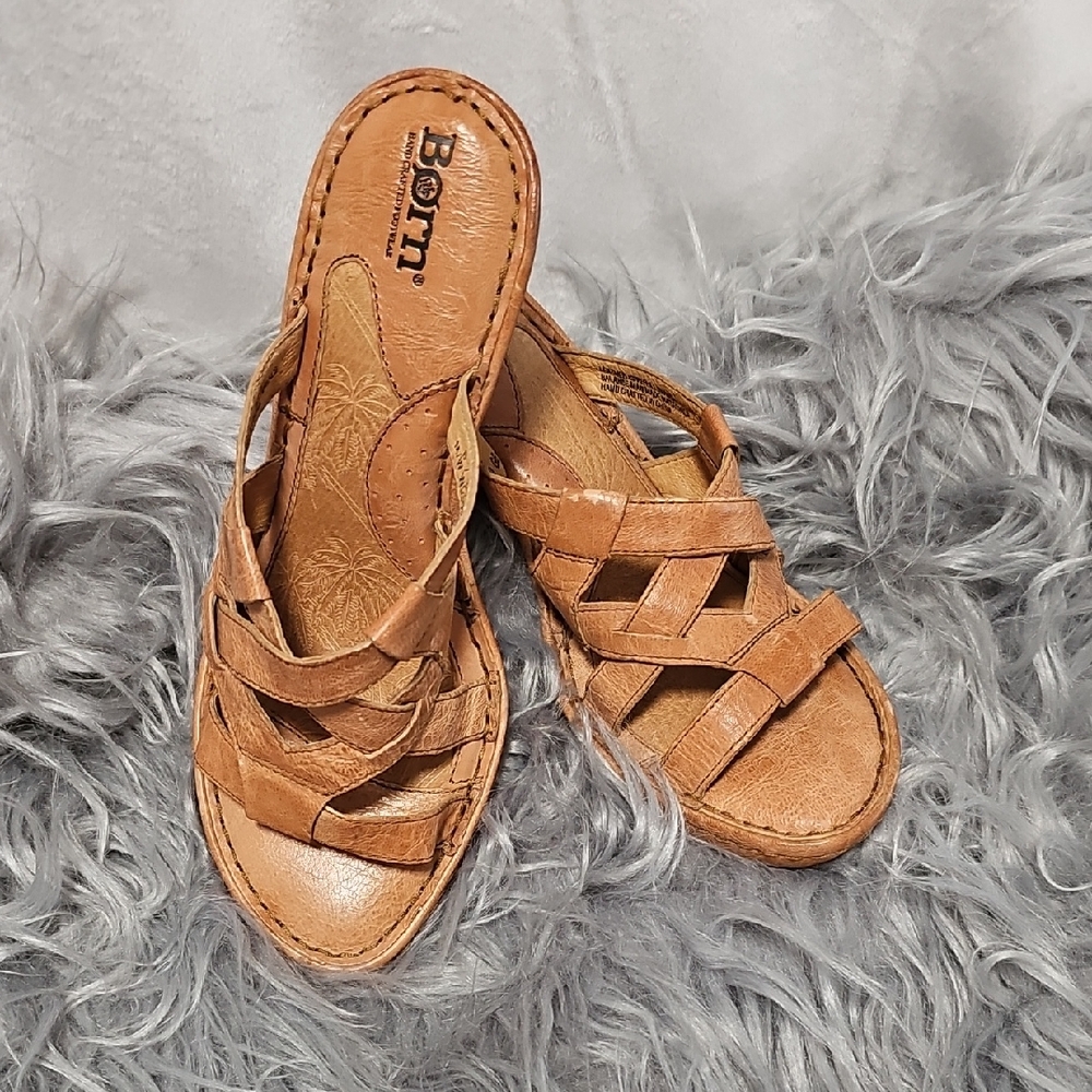 Women's sz8 NWOT/BOX BORN Leather Tan Sandals
